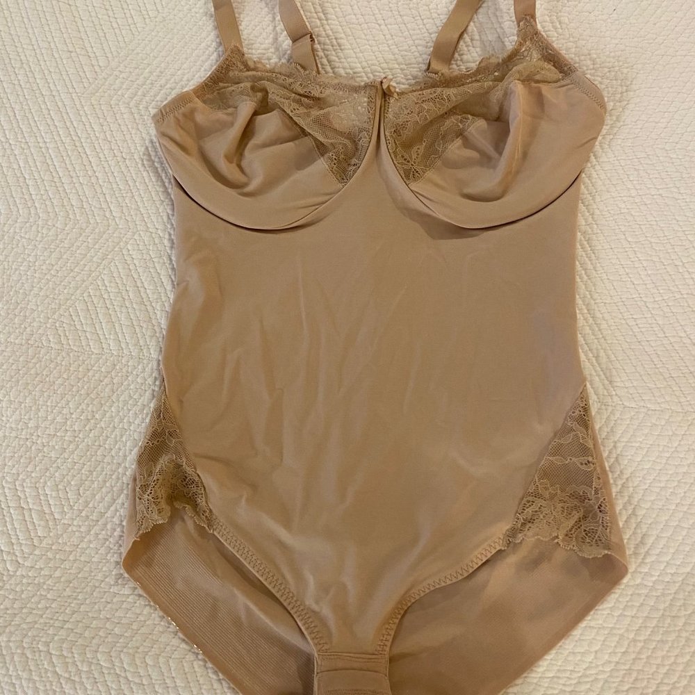 NWOT Miraclesuit shaping bodysuit 40DD - underwire bra